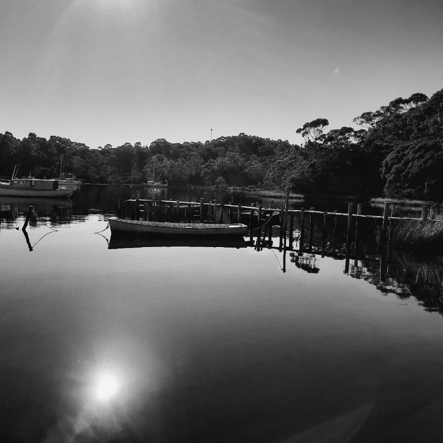 A Bird'S Eye View Strahan Eksteriør bilde